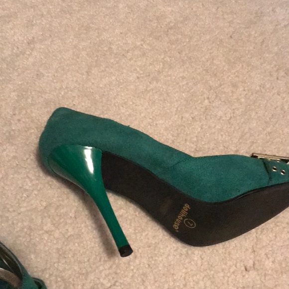 Super cute X-mas holiday  👠 - Picture 2 of 3